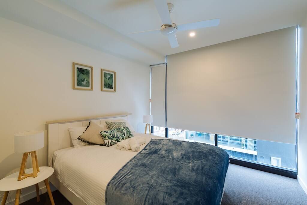 Beautiful Central Apt. Free Parking, Wifi & Pool