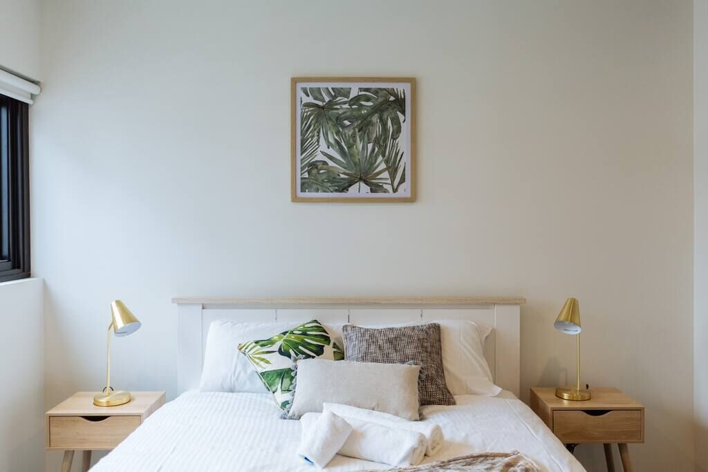 Beautiful Central Apt. Free Parking, Wifi & Pool