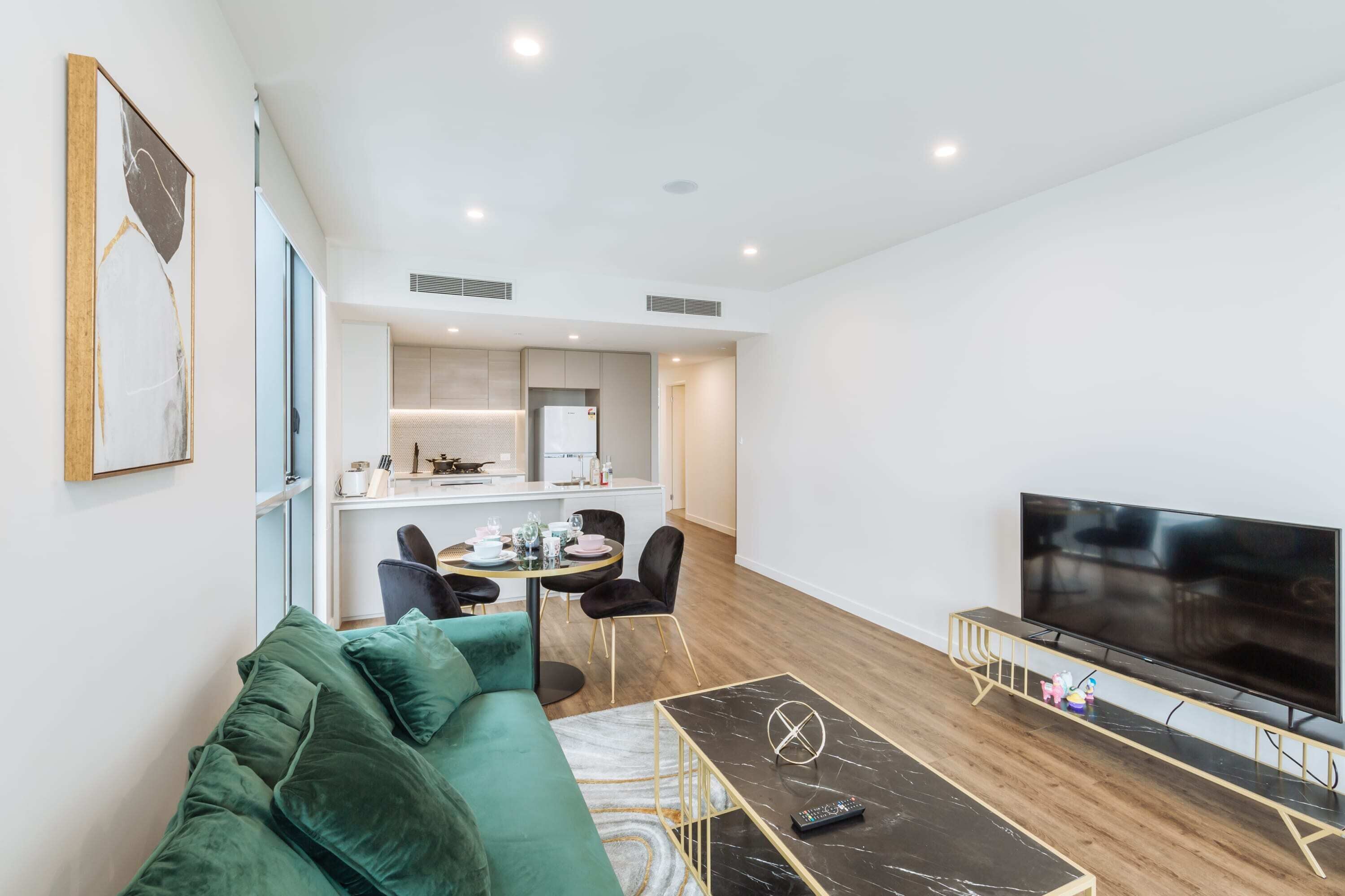 Deluxe Home W/views, King Beds, Free Parking&pool