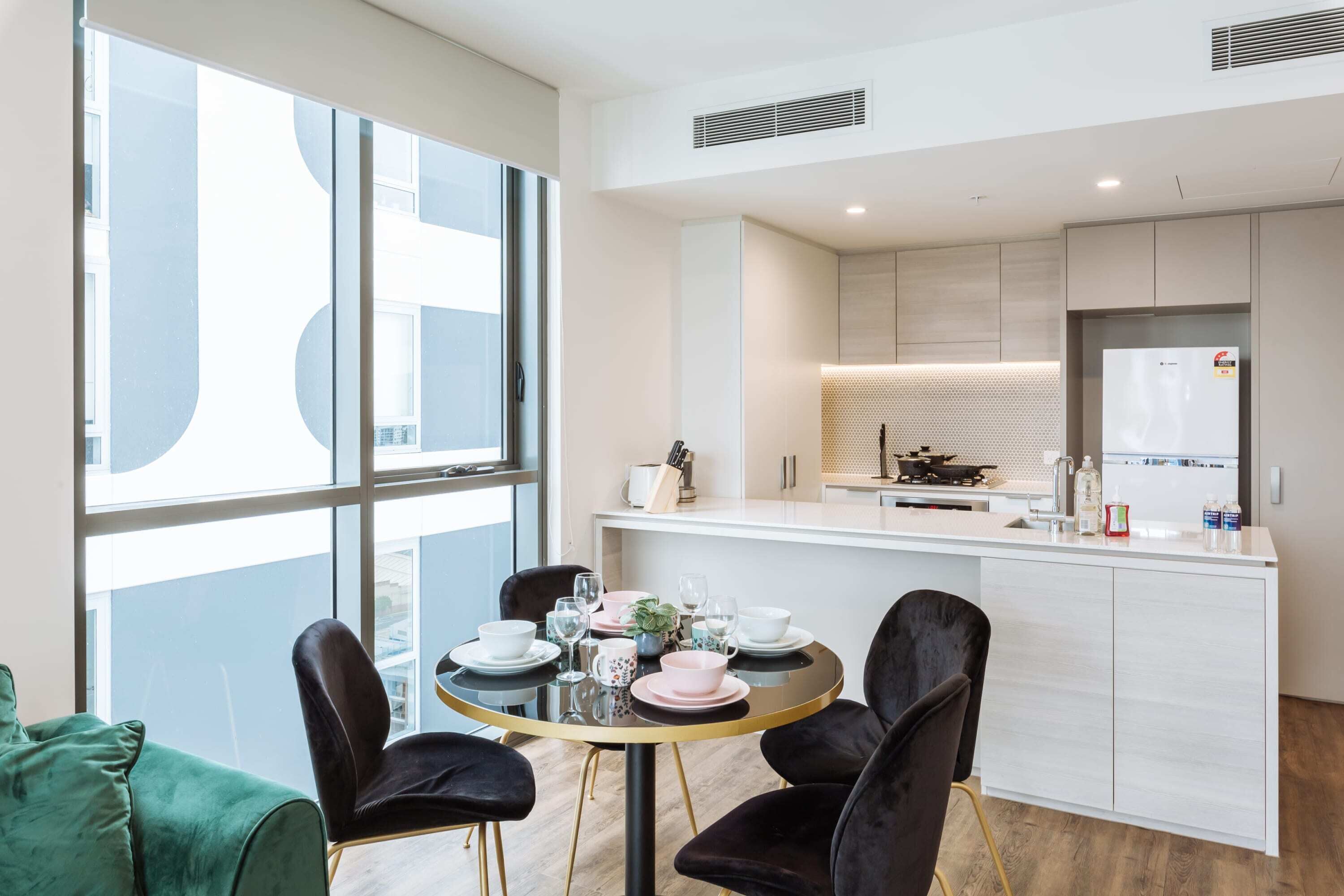 Deluxe Home W/views, King Beds, Free Parking&pool