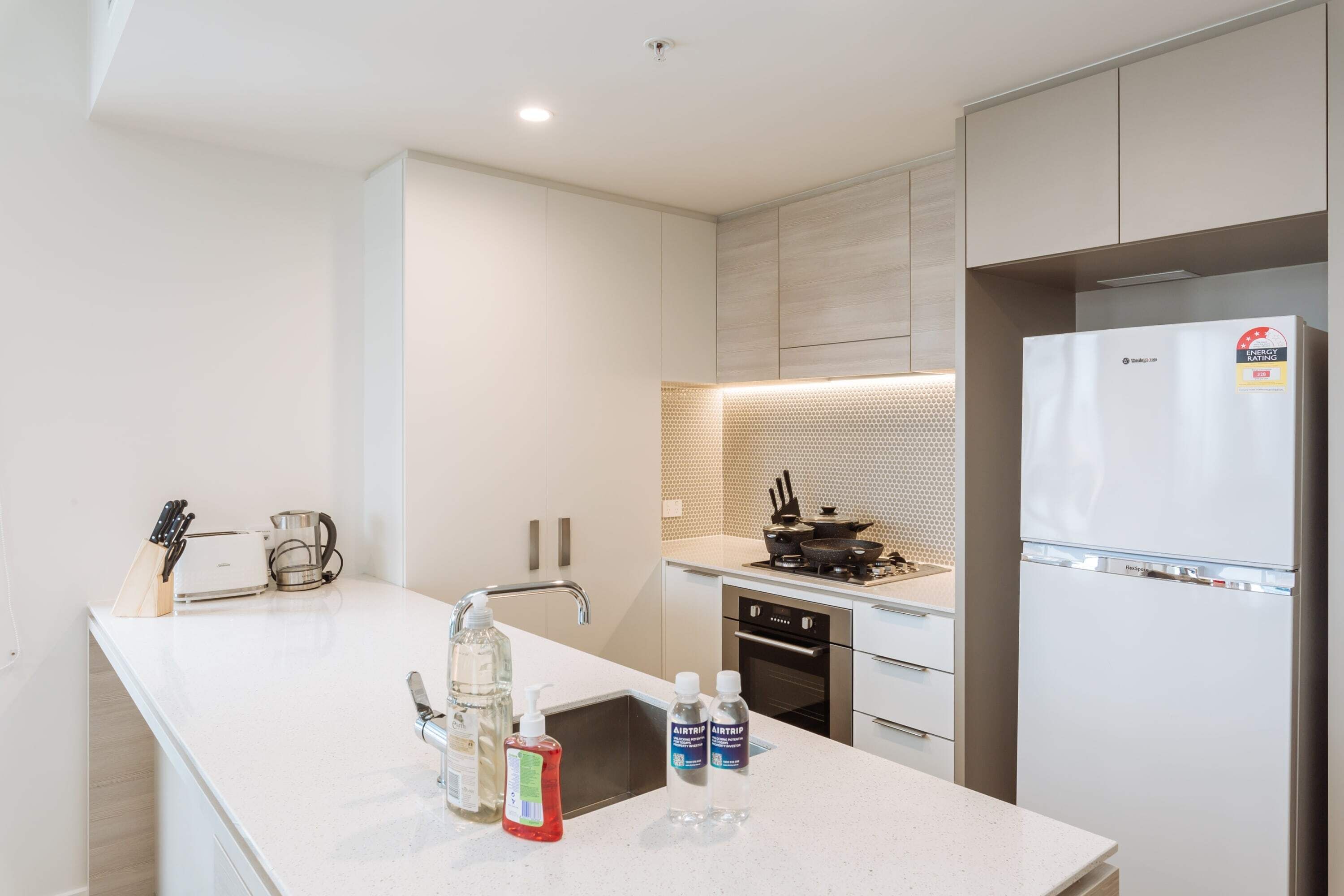 Deluxe Home W/views, King Beds, Free Parking&pool