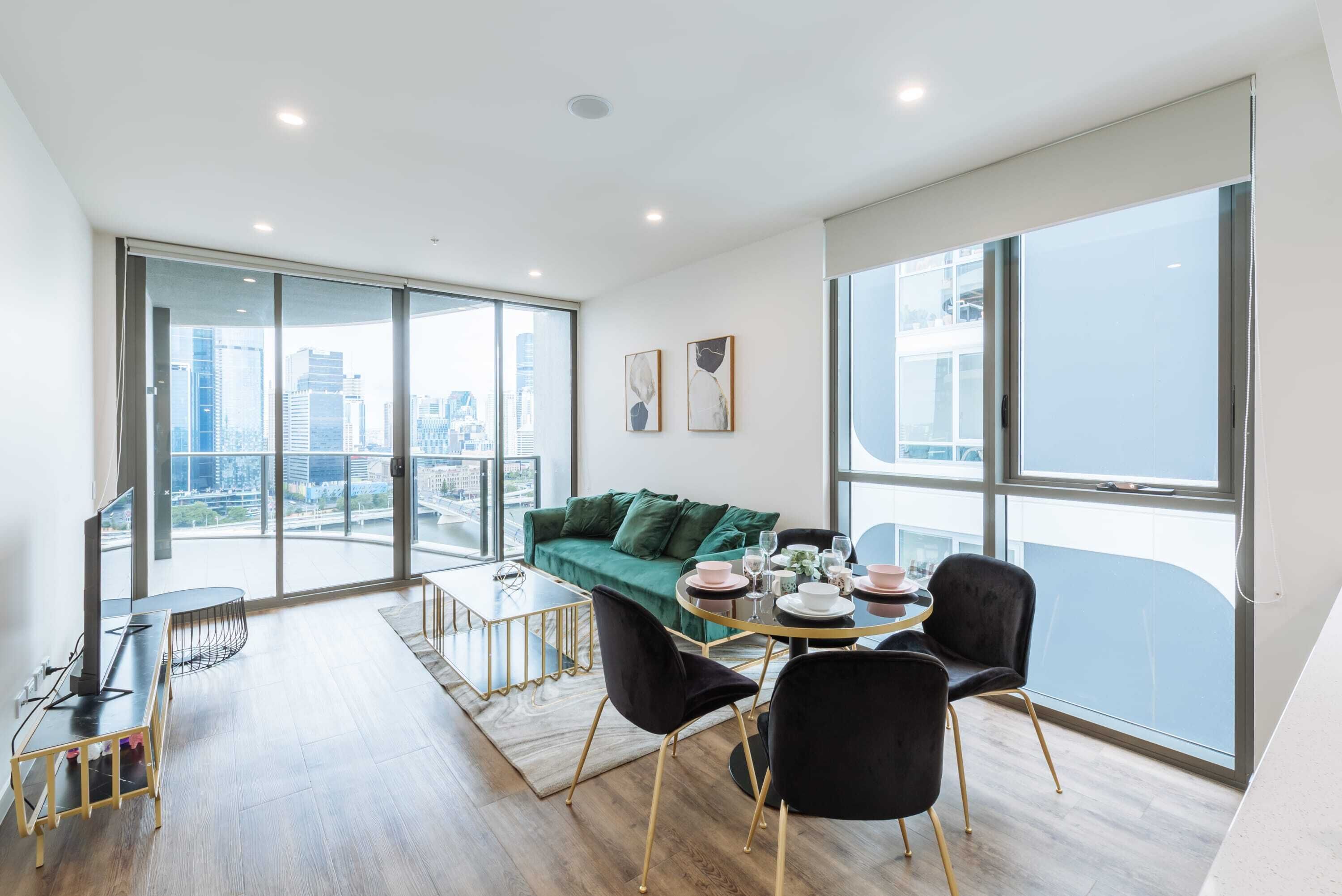 Deluxe Home W/views, King Beds, Free Parking&pool