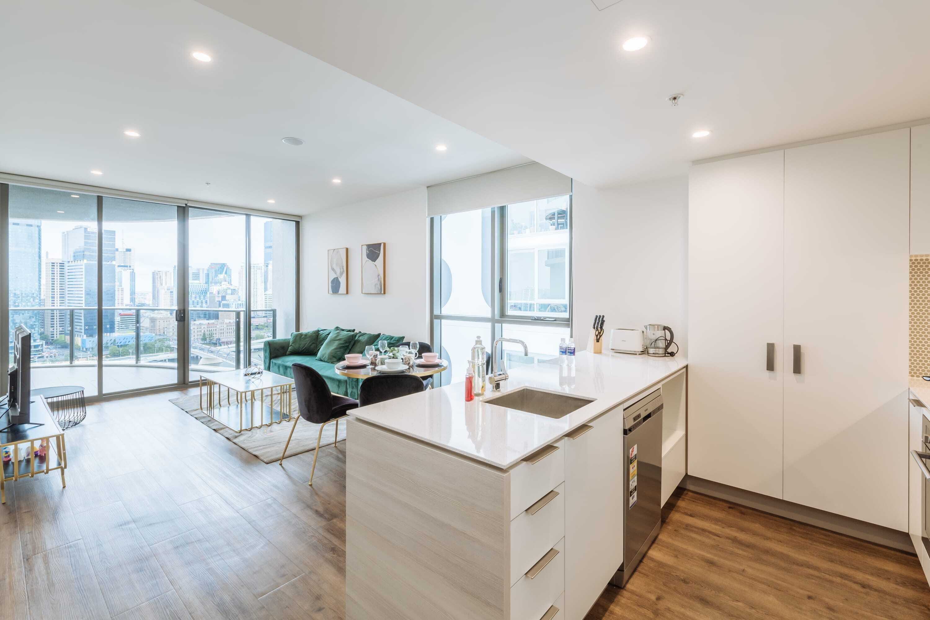 Deluxe Home W/views, King Beds, Free Parking&pool