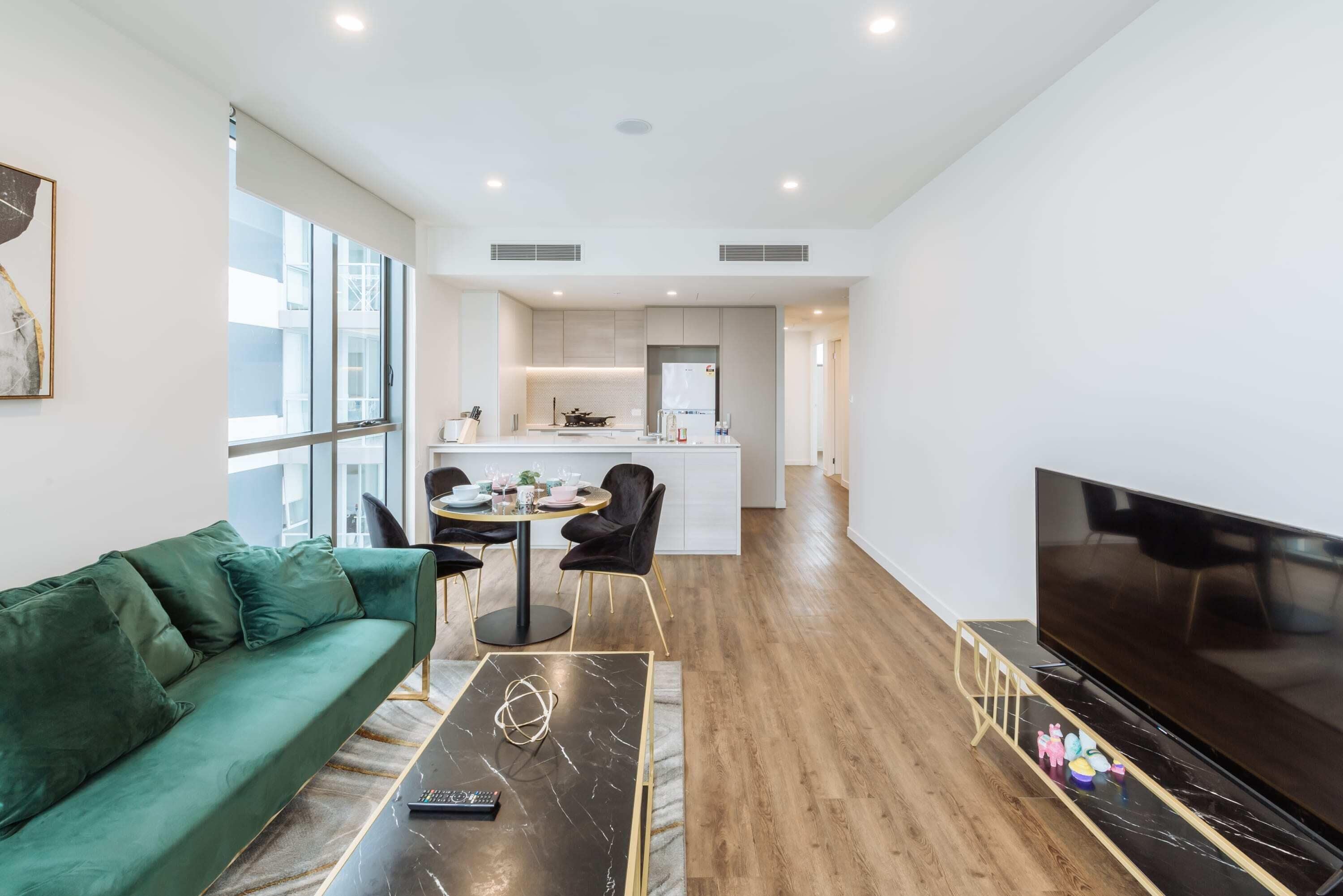 Deluxe Home W/views, King Beds, Free Parking&pool