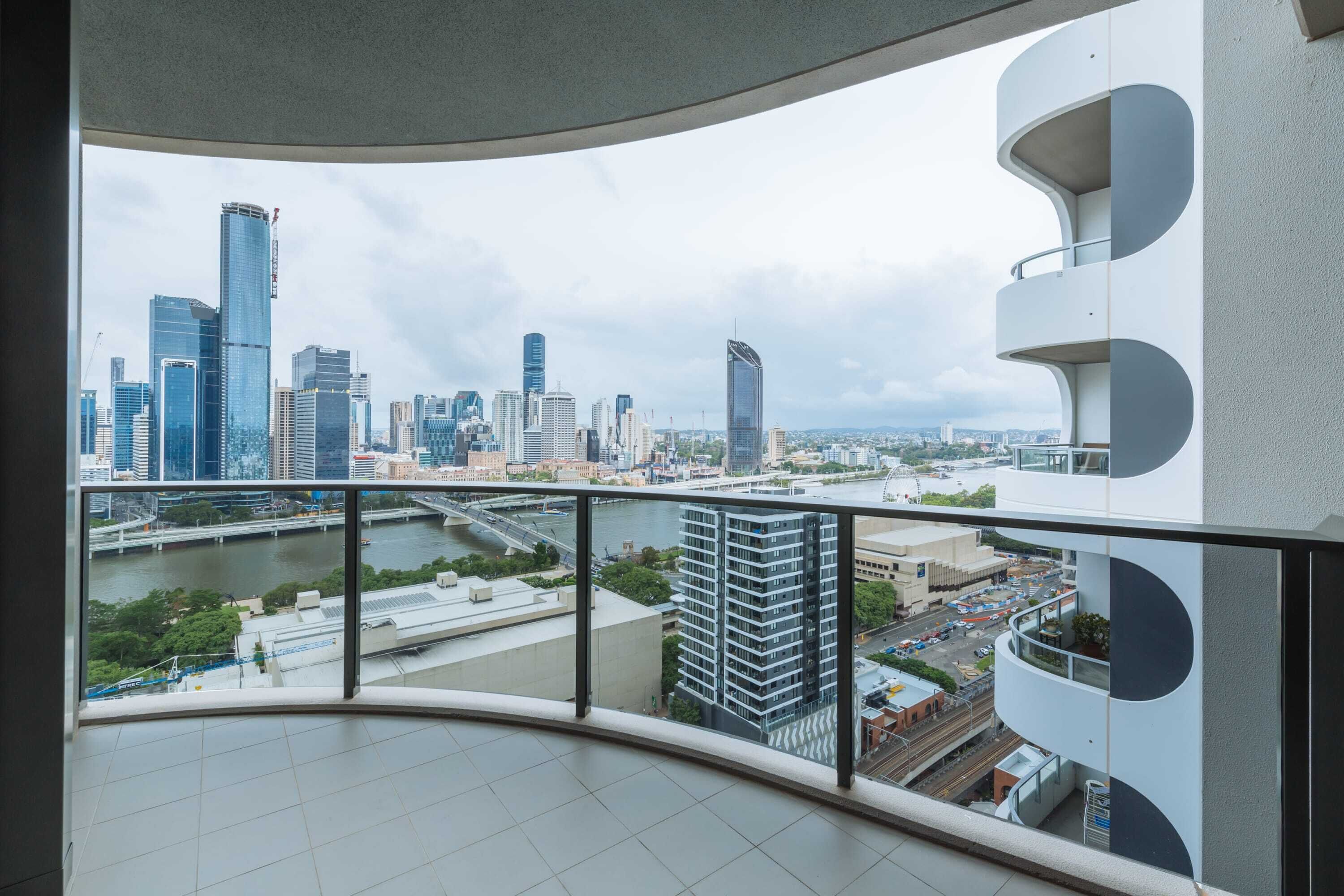 Deluxe Home W/views, King Beds, Free Parking&pool