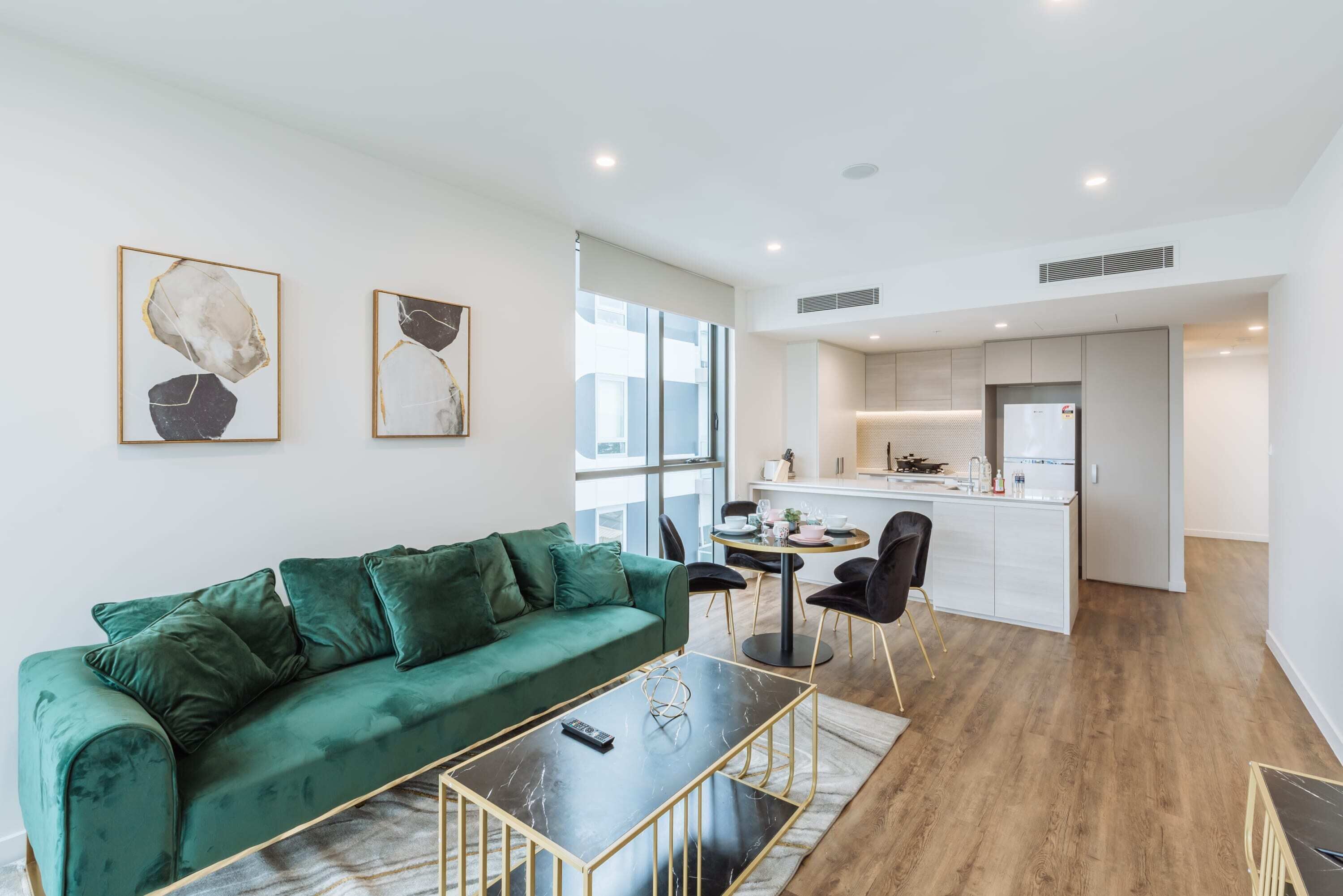 Deluxe Home W/views, King Beds, Free Parking&pool