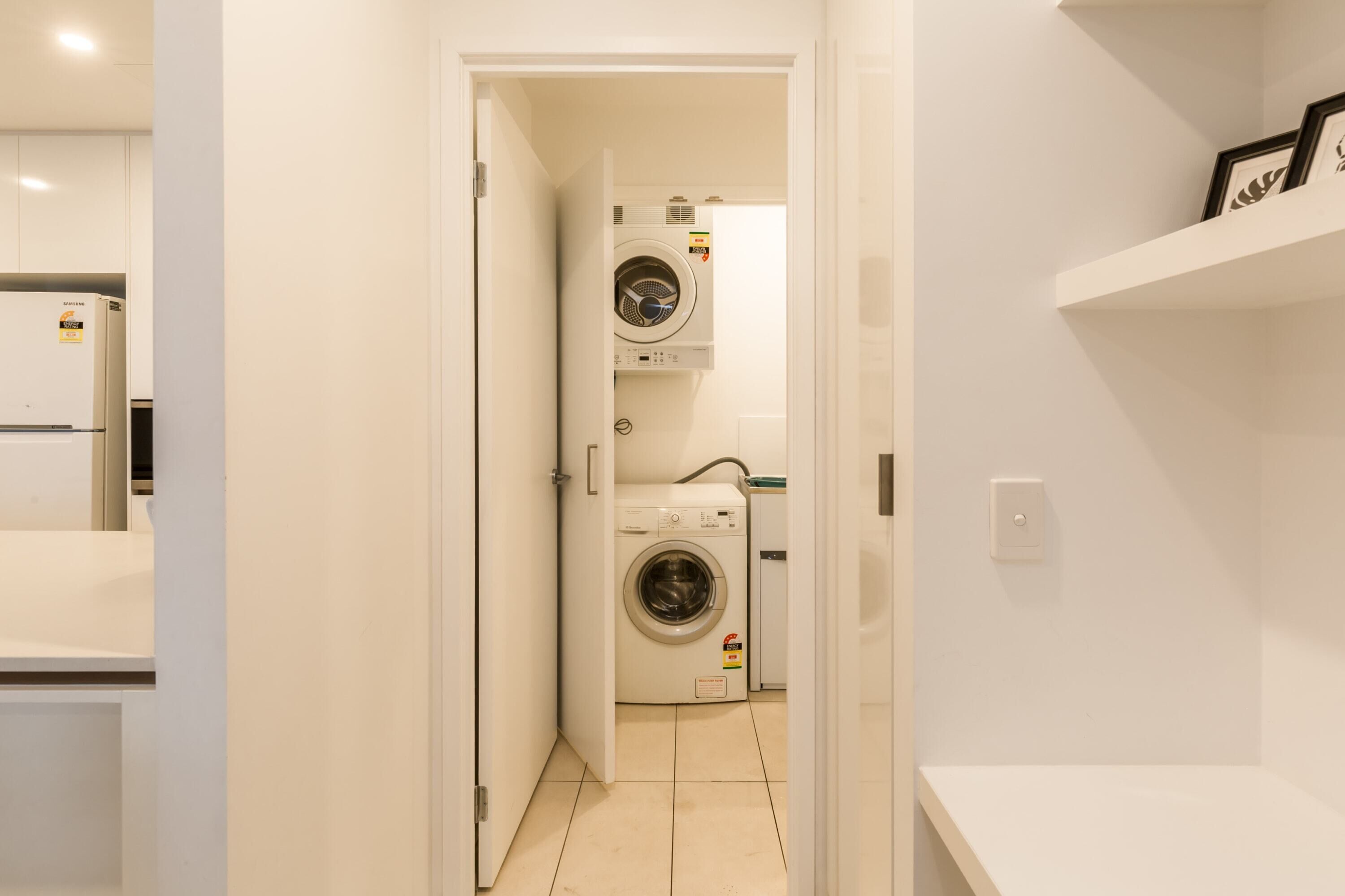 Gorgeous 2 Bed Apt-amazing Location, Free Parking