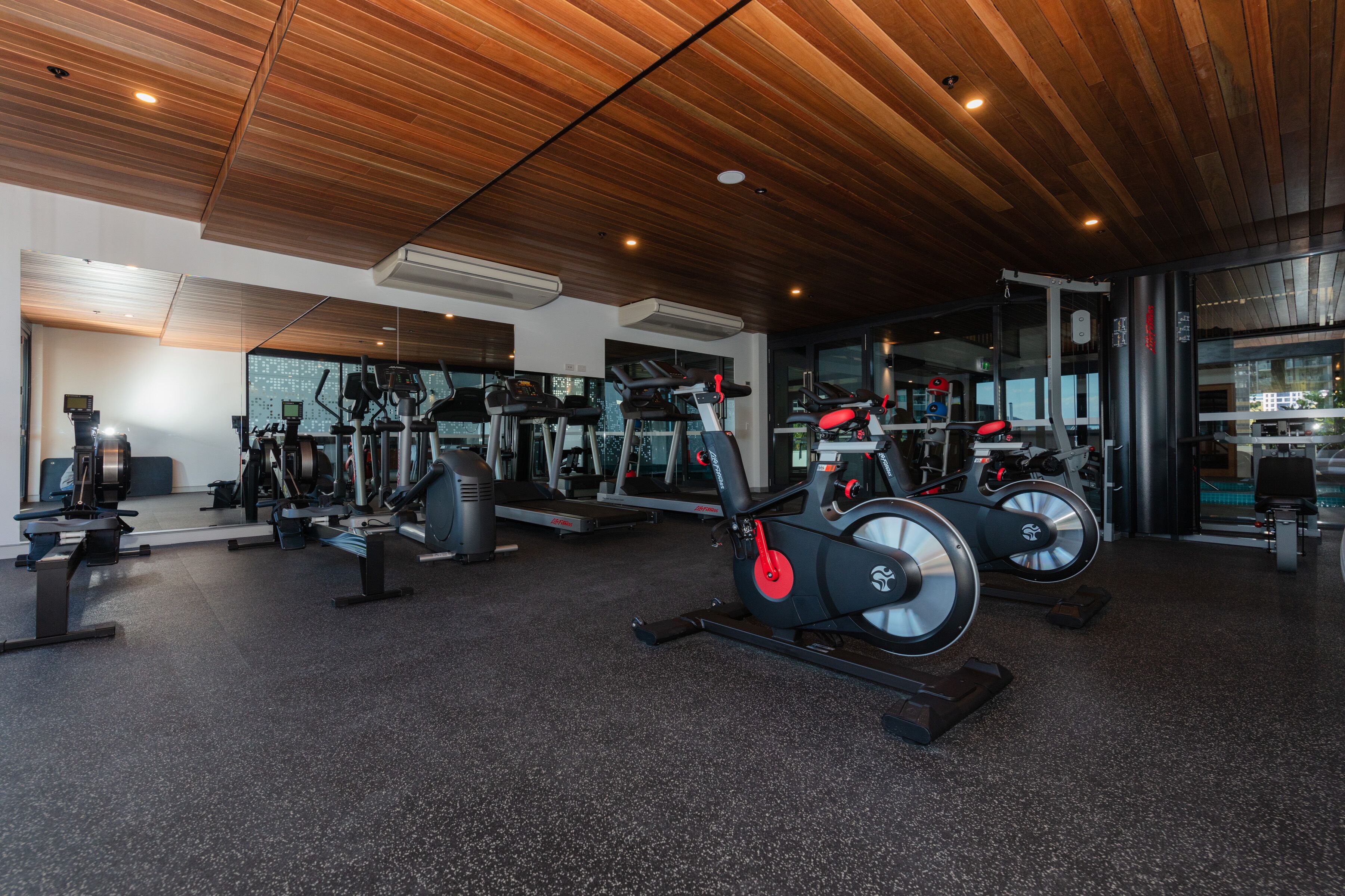 Gorgeous 2 Bed Apt-amazing Location, Free Parking