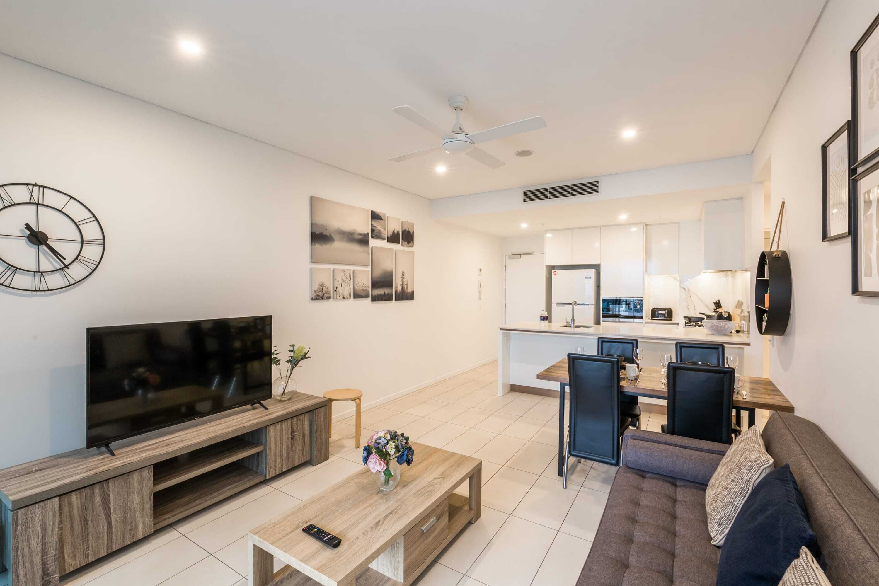 Gorgeous 2 Bed Apt-amazing Location, Free Parking