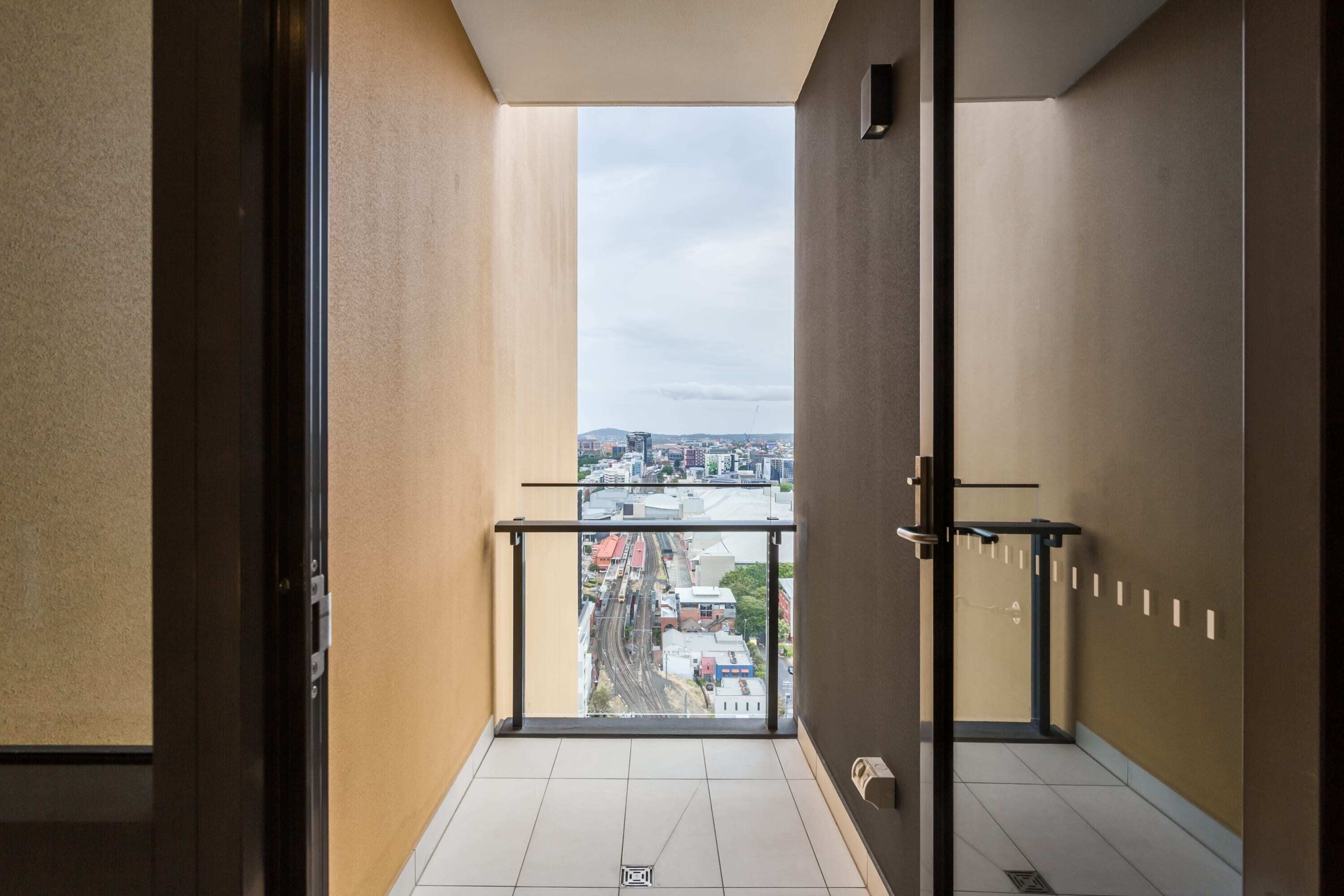 Gorgeous 2 Bed Apt-amazing Location, Free Parking