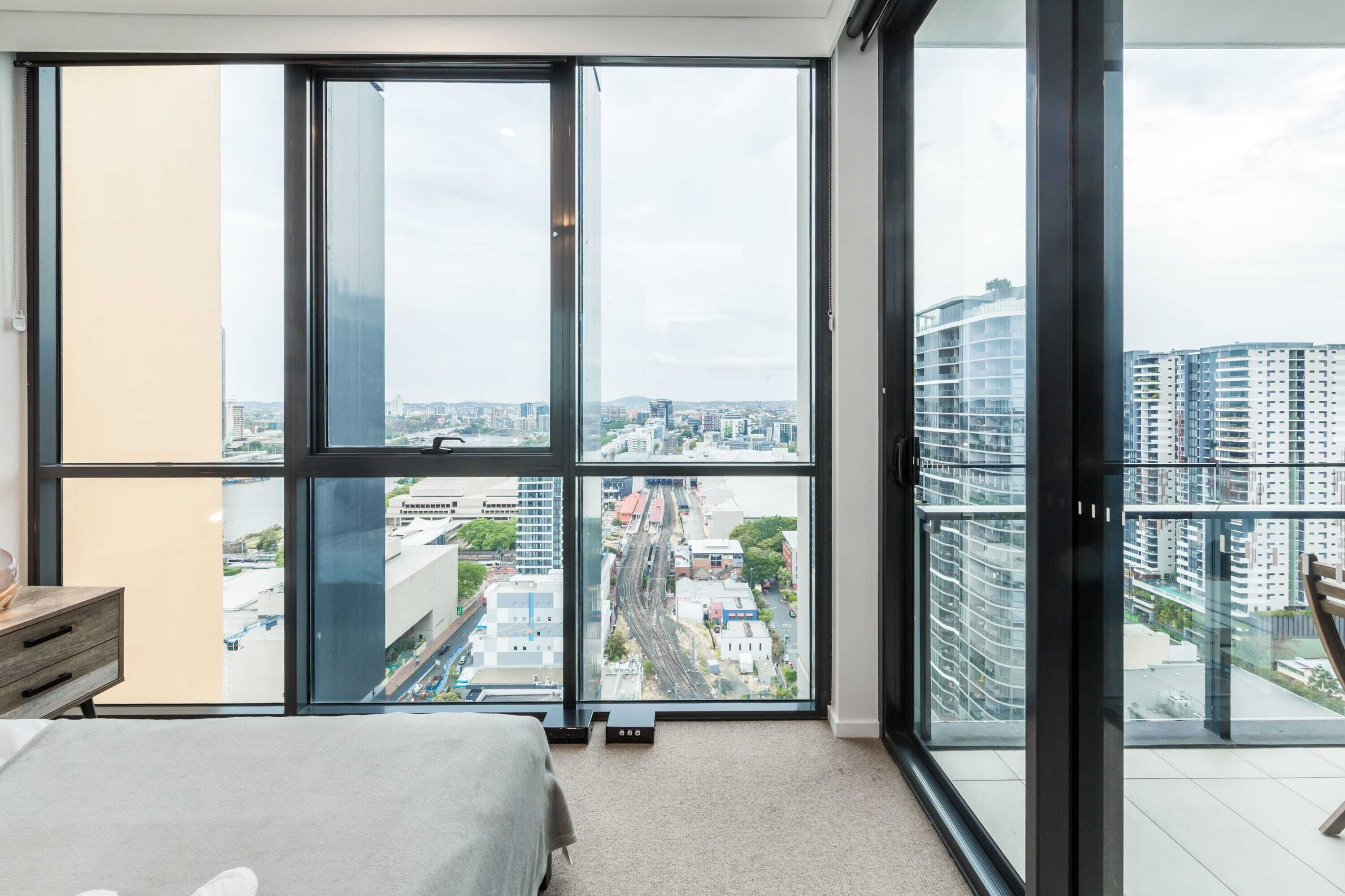 Gorgeous 2 Bed Apt-amazing Location, Free Parking