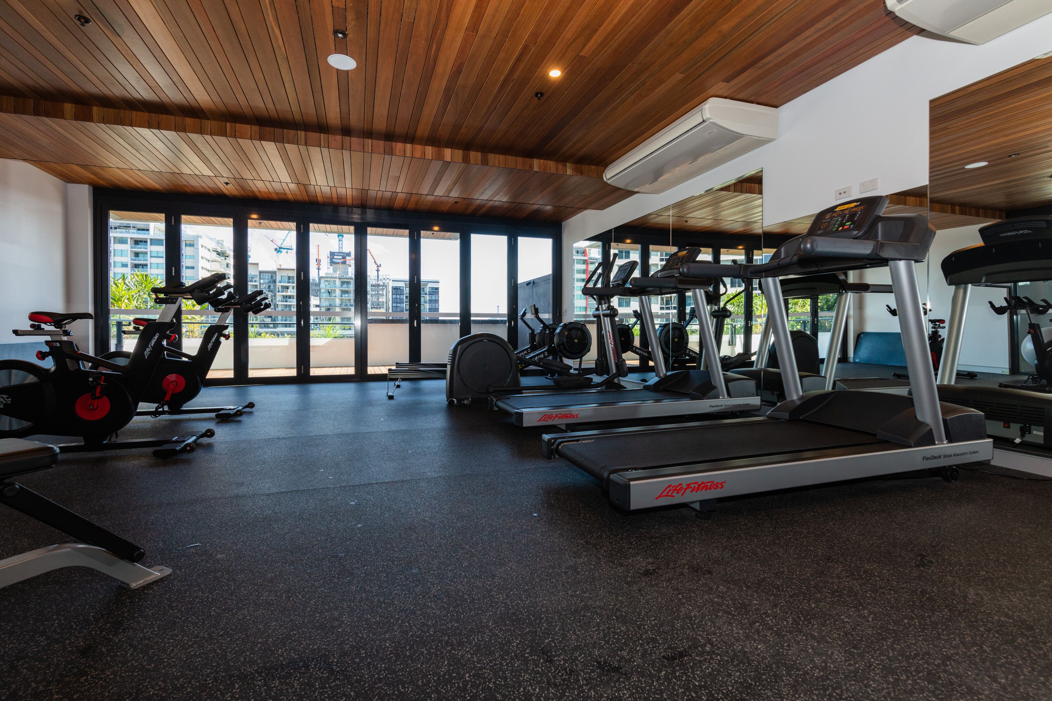 Gorgeous 2 Bed Apt-amazing Location, Free Parking