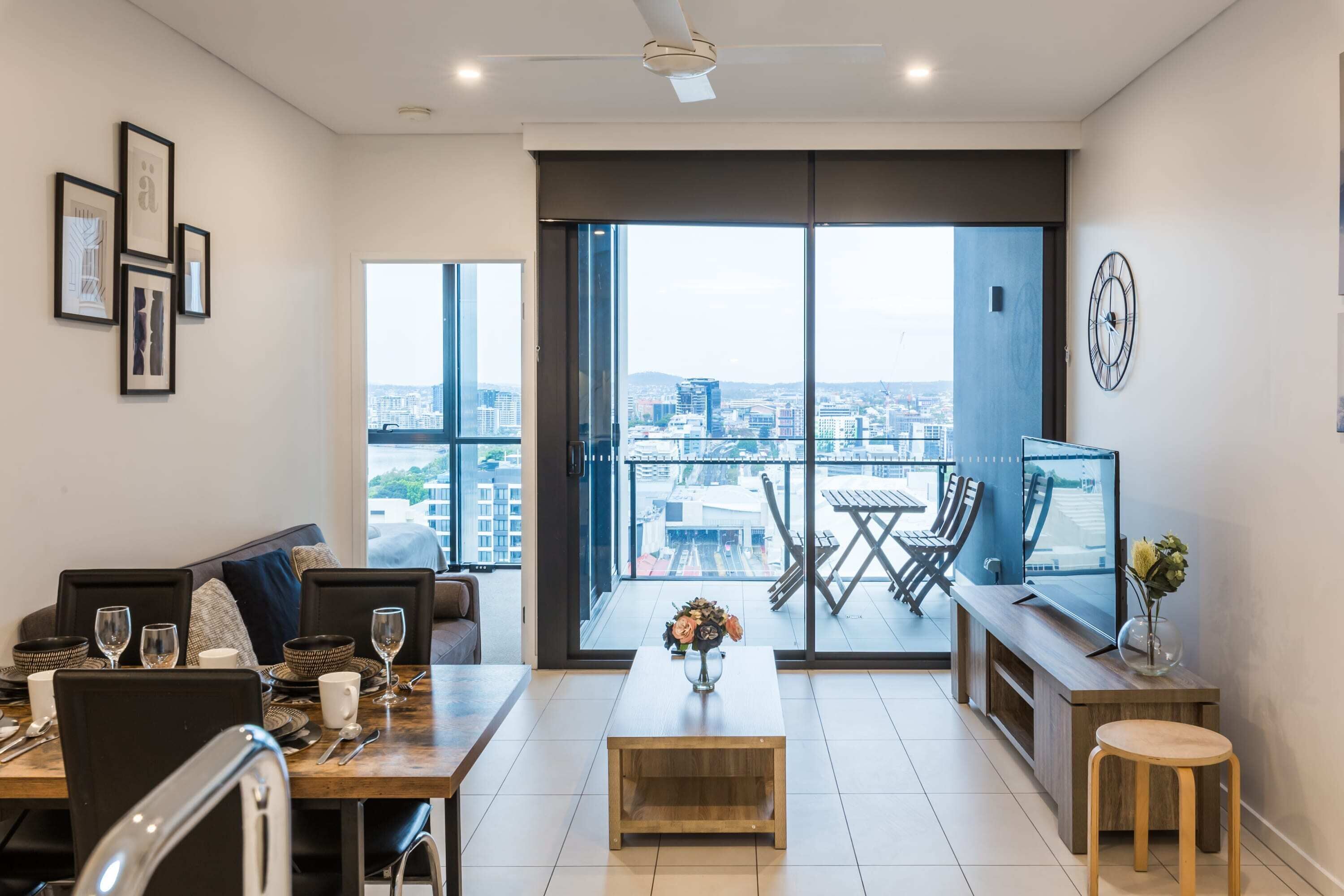 Gorgeous 2 Bed Apt-amazing Location, Free Parking