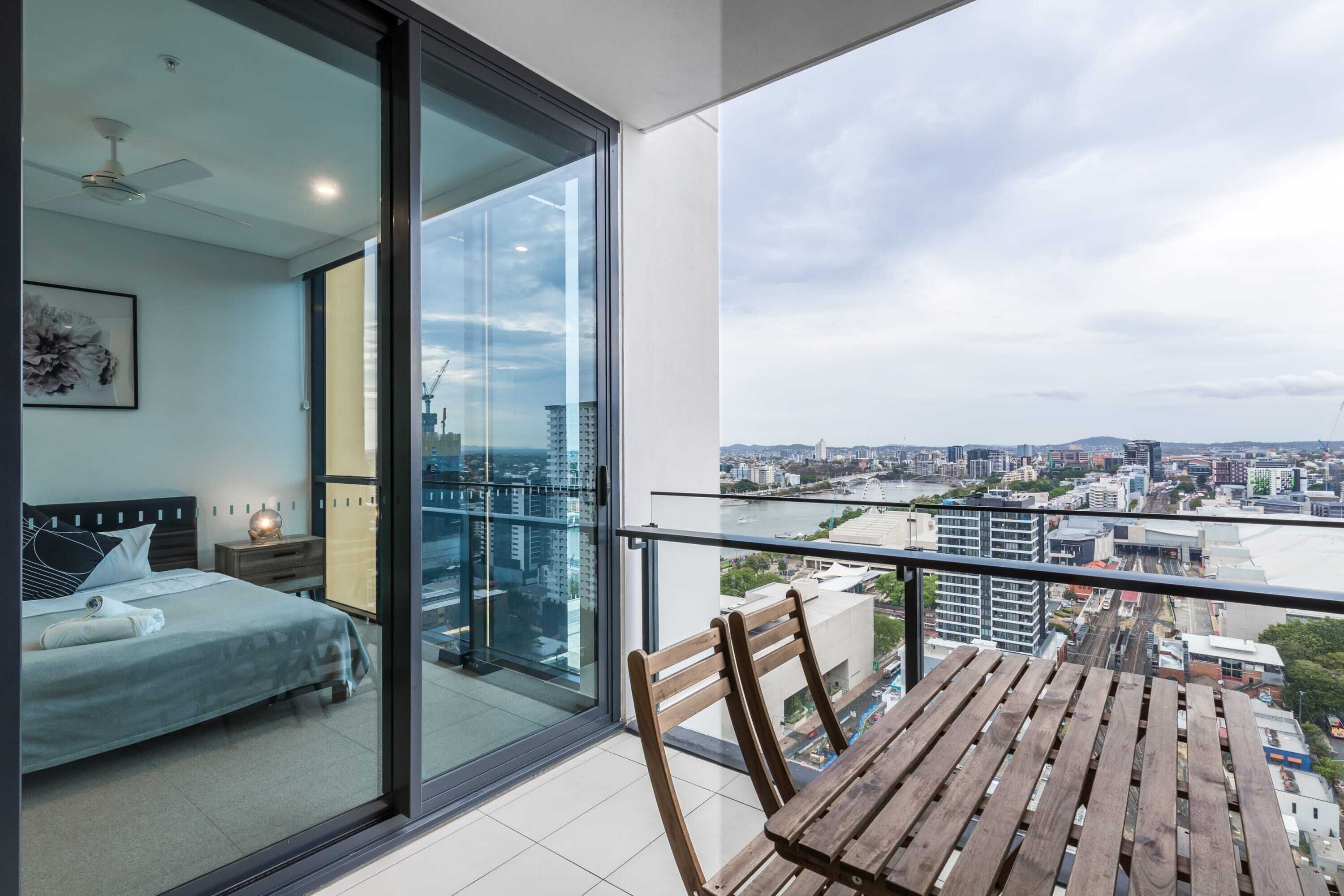 Gorgeous 2 Bed Apt-amazing Location, Free Parking