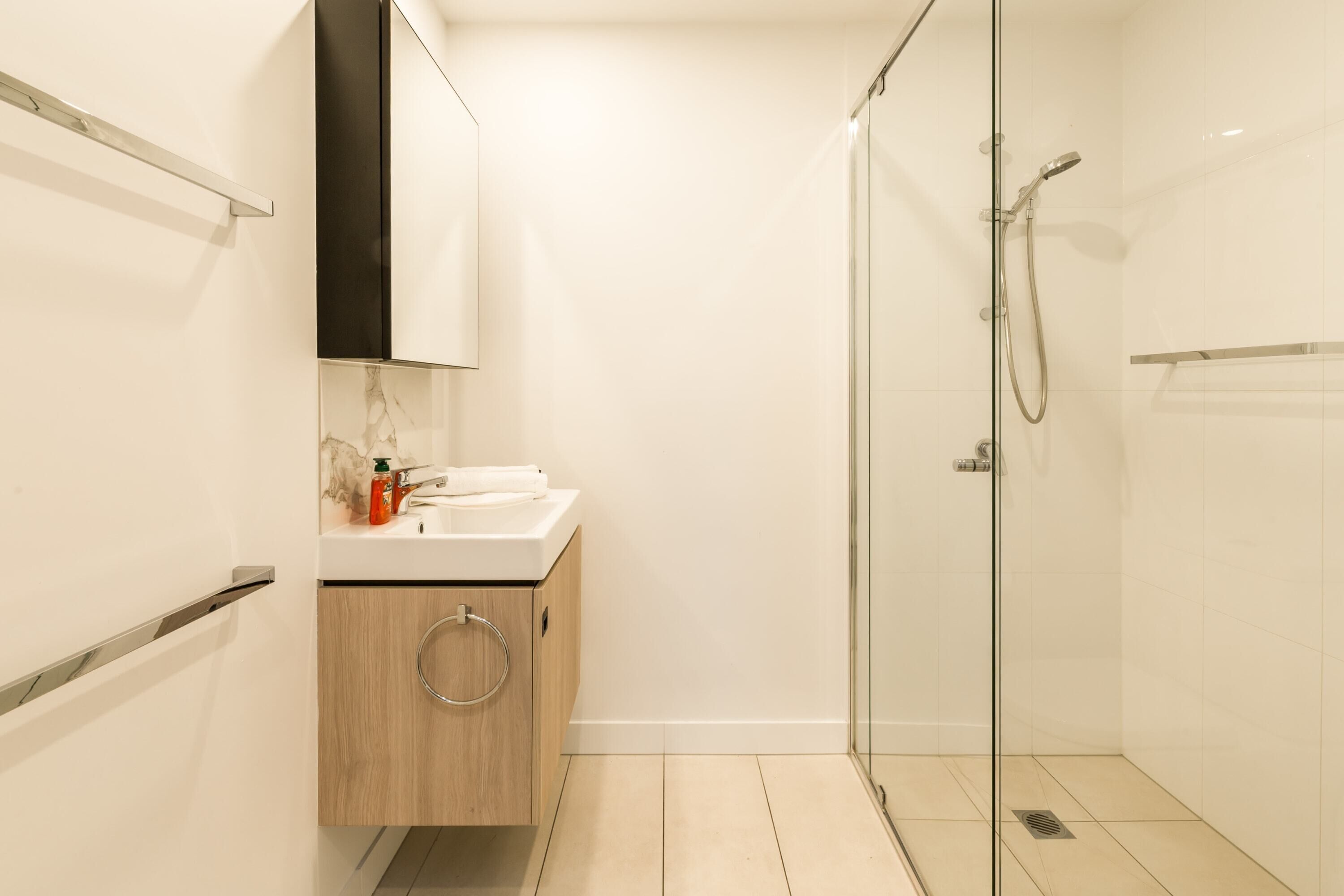 Gorgeous 2 Bed Apt-amazing Location, Free Parking