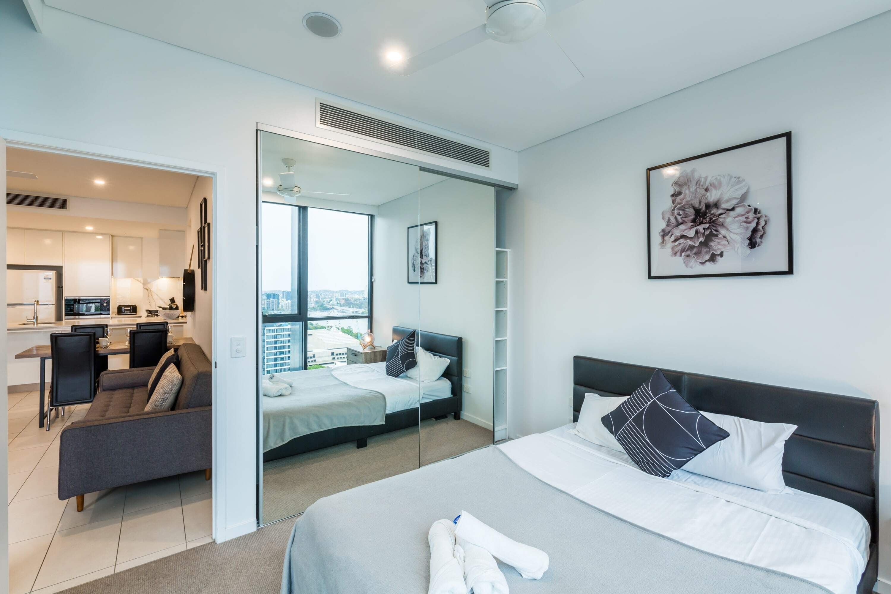 Gorgeous 2 Bed Apt-amazing Location, Free Parking