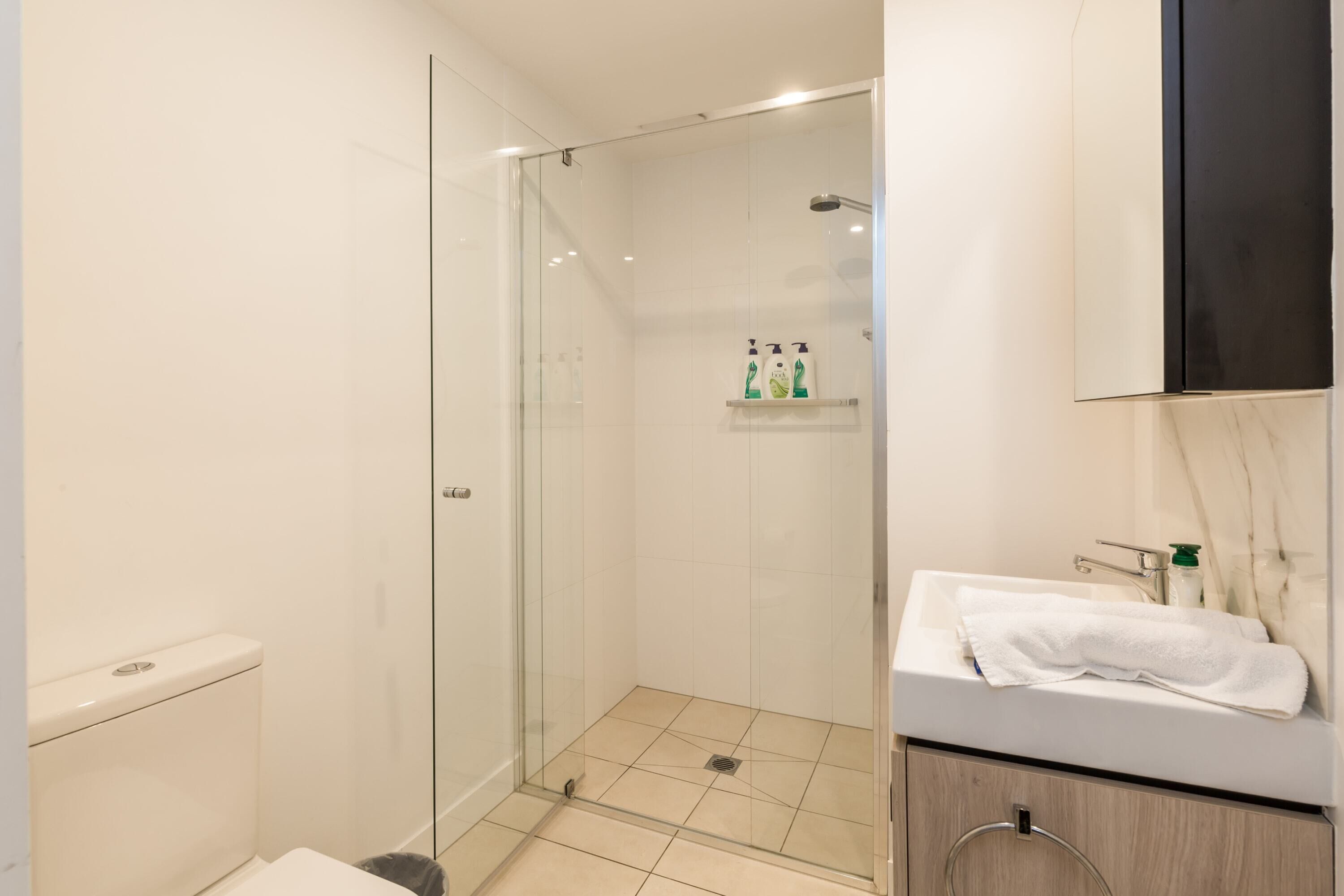 Gorgeous 2 Bed Apt-amazing Location, Free Parking