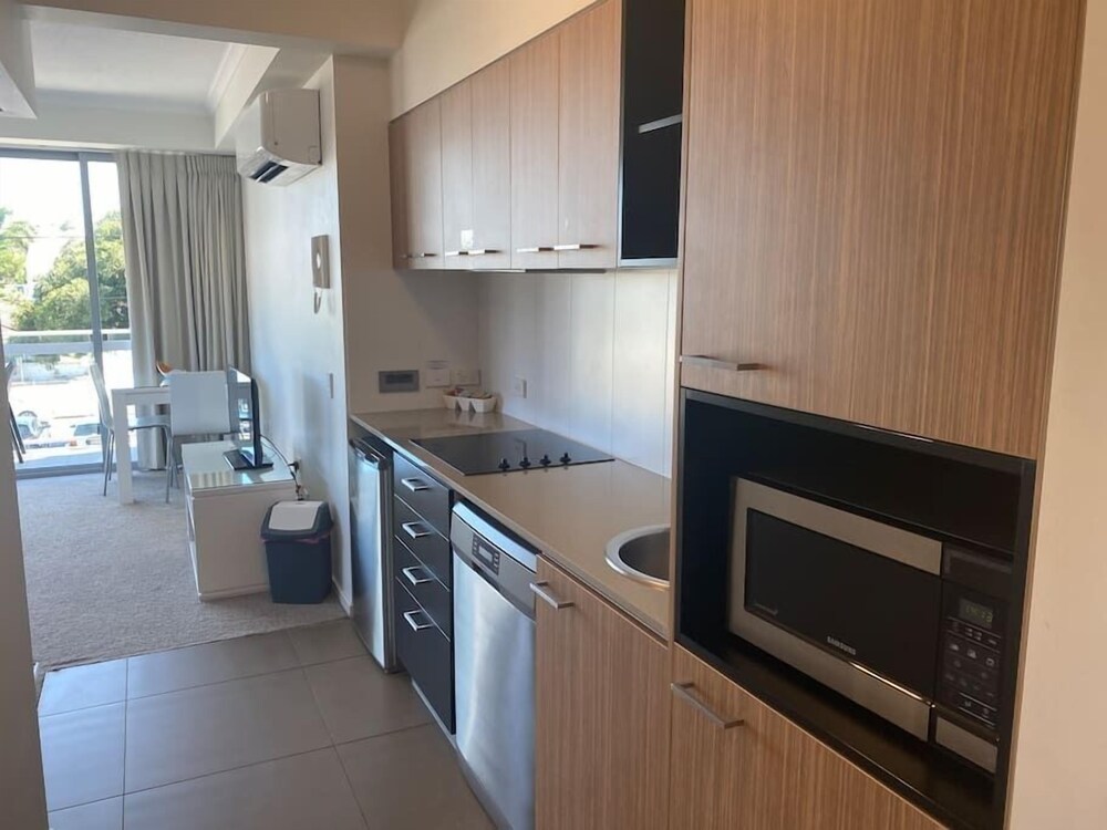 Beautiful Self Contained One Bedroom Apartment Deals & Reviews (Mackay