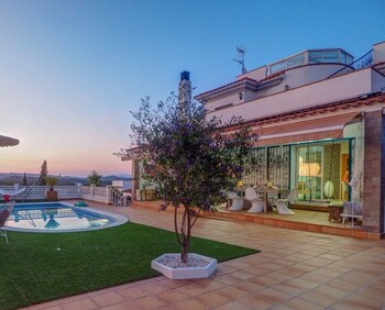 Villa Talaya By Hello Apartments Sitges Deals Reviews Sant Pere De Ribes Esp Wotif