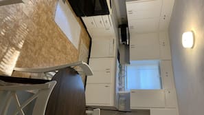 Microwave, dishwasher, coffee/tea maker, cookware/dishes/utensils