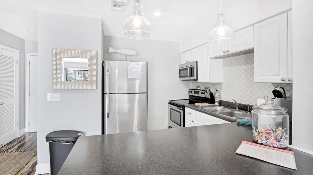 SeaSide Studio - 5 min walk to the beach!