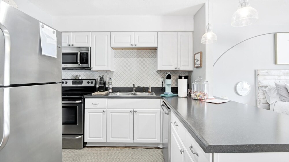 SeaSide Studio - 5 min walk to the beach!