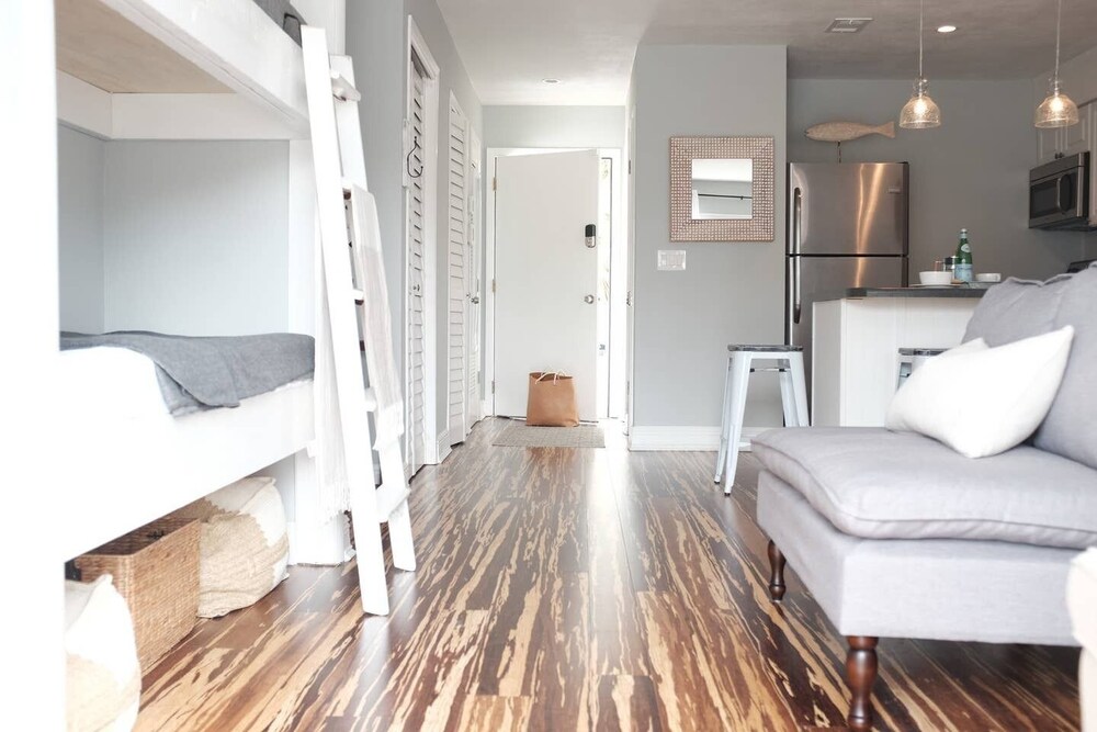 SeaSide Studio - 5 min walk to the beach!