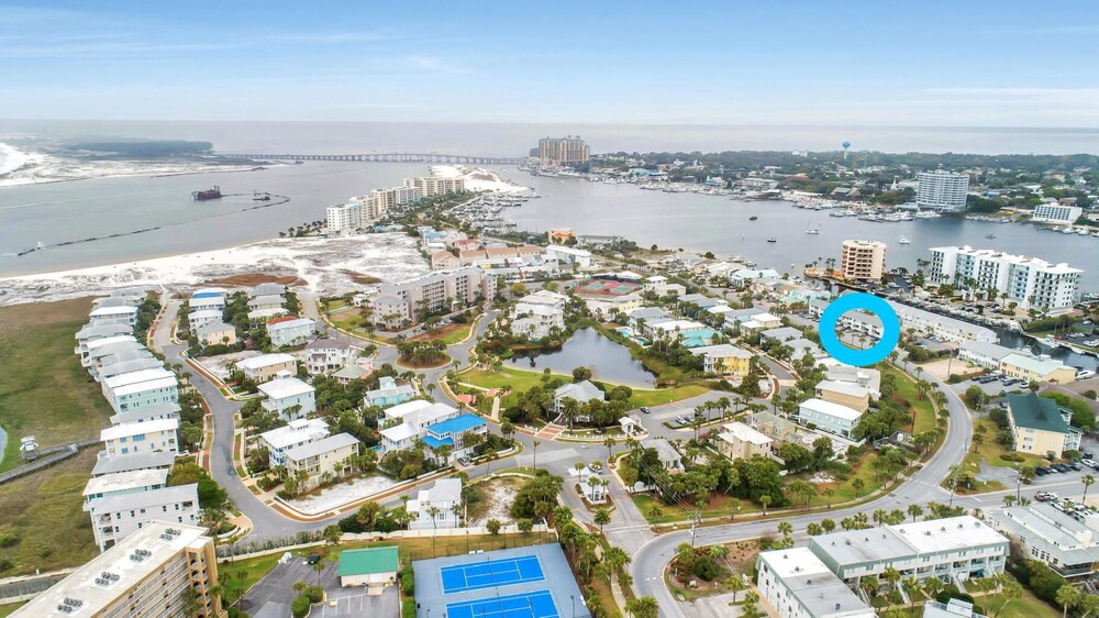 SeaSide Studio - 5 min walk to the beach!