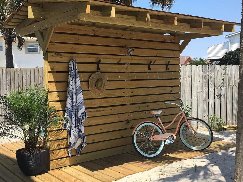 SeaSide Studio - 5 min walk to the beach!