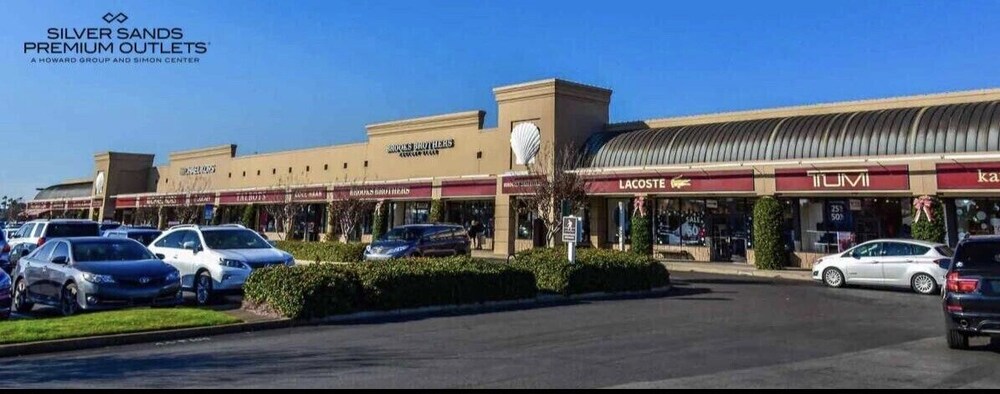 SeaSide Studio - 5 min walk to the beach!