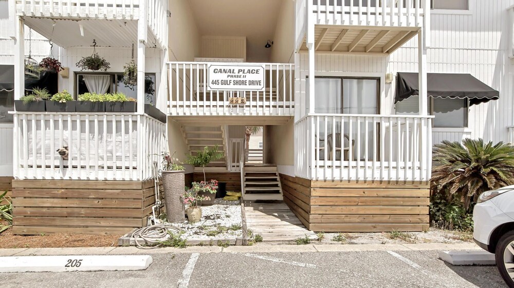 SeaSide Studio - 5 min walk to the beach!