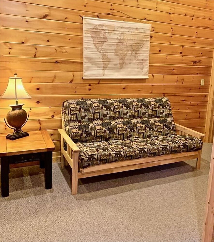 LUXURIOUS 5 BED 5 BATH CABIN WITH THEATER IN GATLINBURG FALLS- VIEWS! FUN!