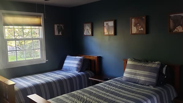 3 bedrooms, iron/ironing board, Internet, linens