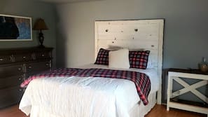 3 bedrooms, iron/ironing board, Internet, linens