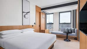 Minibar gratis, brankas, tirai kedap cahaya, dan setrika/meja setrika