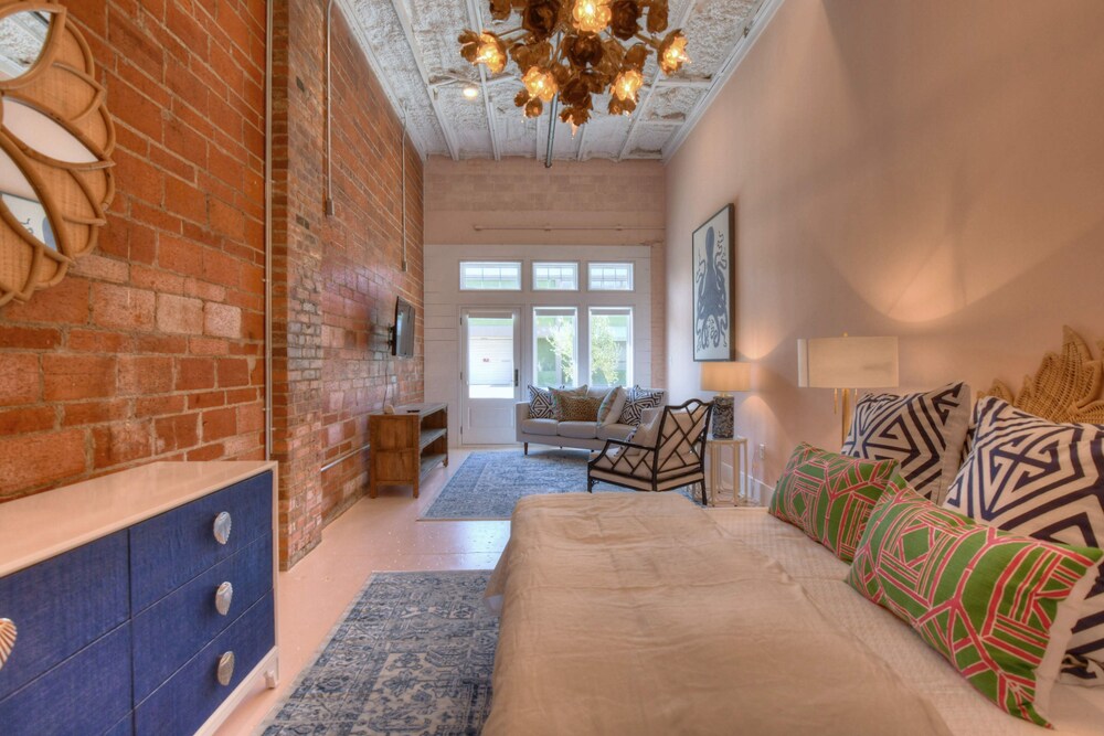 Downtown Warehouse Chic The Pink Room At Emily S In Galveston Best Rates Deals On Orbitz Downtown Warehouse Chic The Pink Room, The Pink Chandelier Beaumont Tx