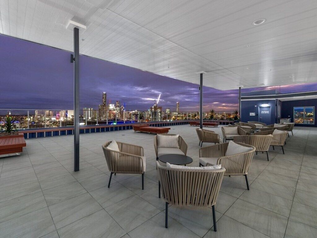 Brilliant Brisbane < 10 Mins CBD ~ 1bed/1bath/1car