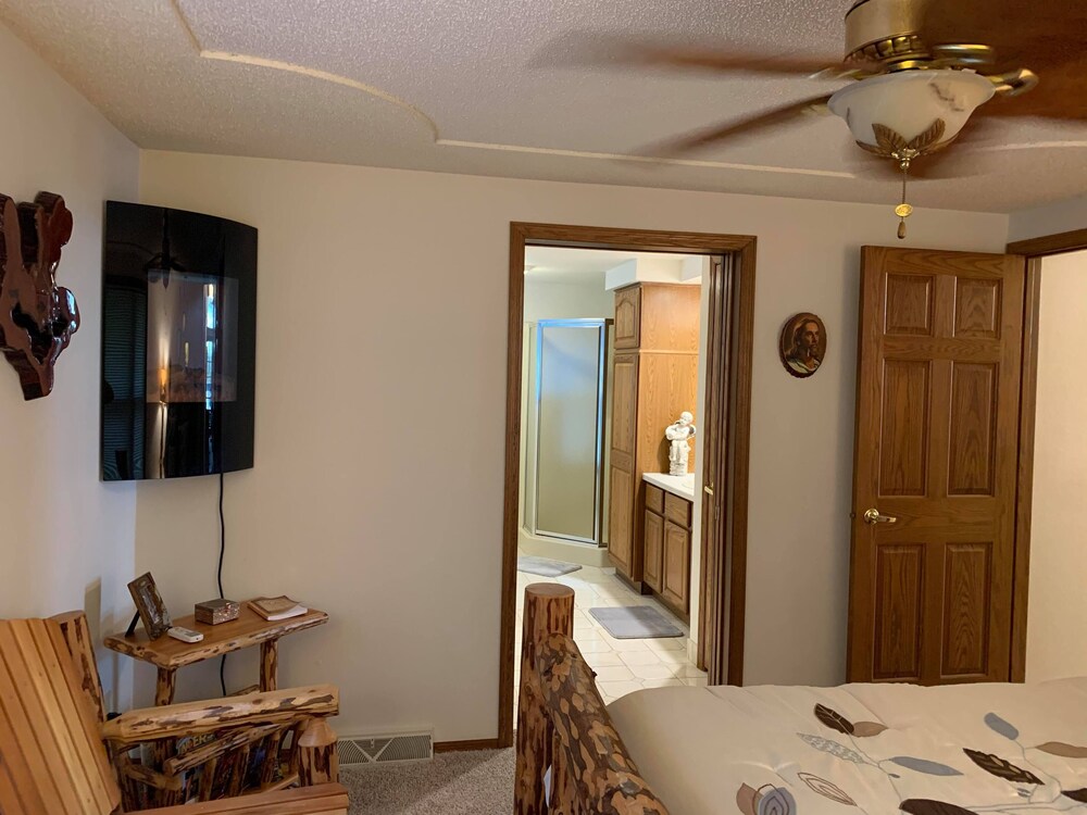 Lakehouse Paradise w/ Hot Tub Near Cascade Mountain Marquette County