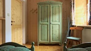 2 bedrooms, in-room safe, iron/ironing board, Internet