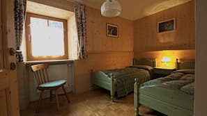 2 bedrooms, in-room safe, iron/ironing board, Internet