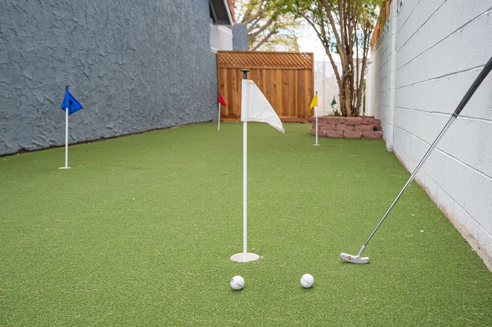 Lux Escape at 6BR/3BA + pool/spa/bbq(31day rental)