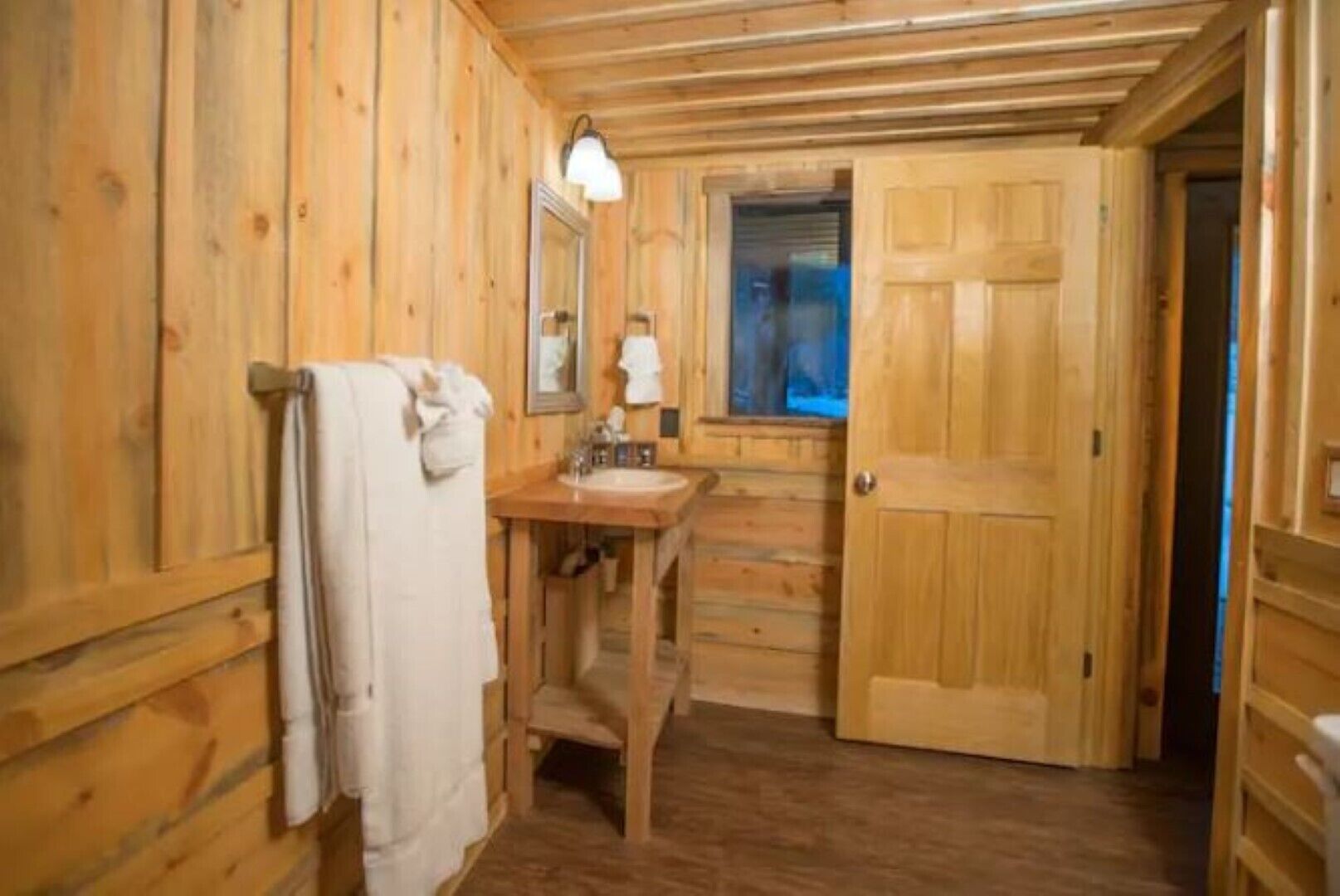 The Boundary Cabin 6 in Mount Carmel, United States