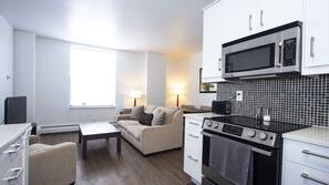 Full-size fridge, microwave, oven, stovetop