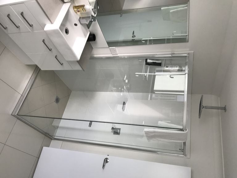 Private & modern guest suite