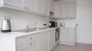 Microwave, dishwasher, cookware/dishes/utensils