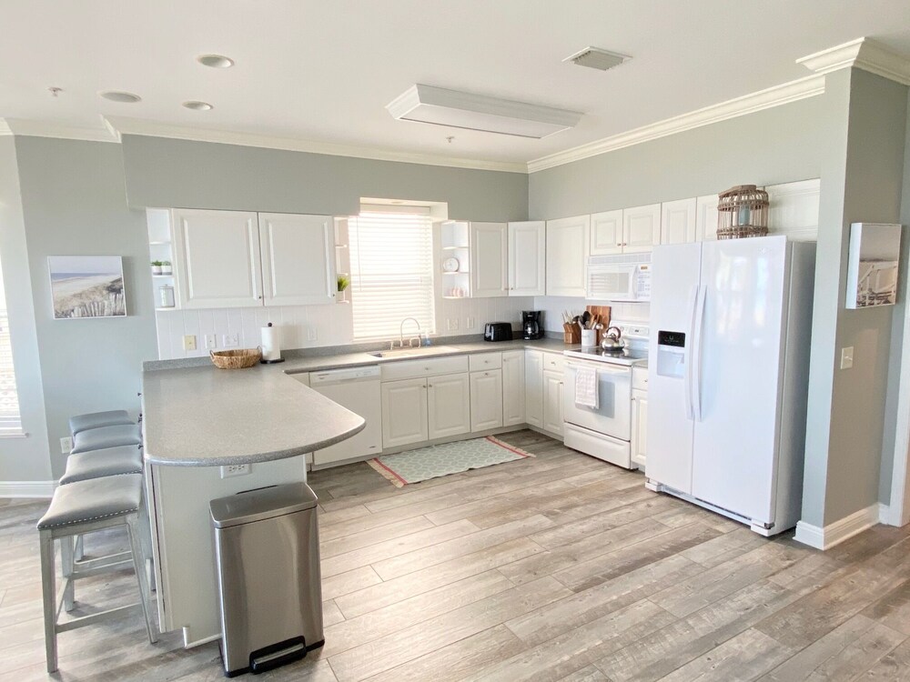 Beachfront 4 bed 3 bath townhouse. kayak, paddle board, ping pong table included