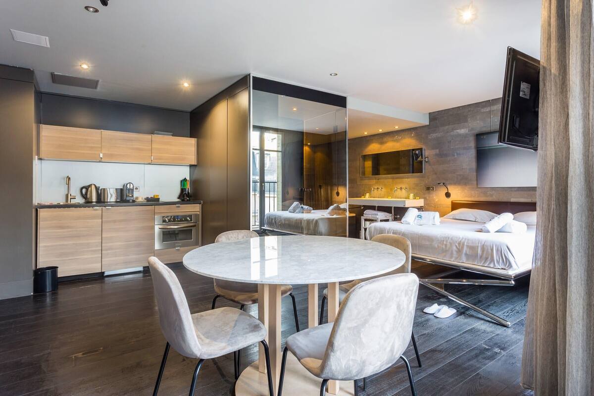 Suite Deluxe Vue Tour Eiffel 6 21 Room Prices Deals Reviews Expedia Com