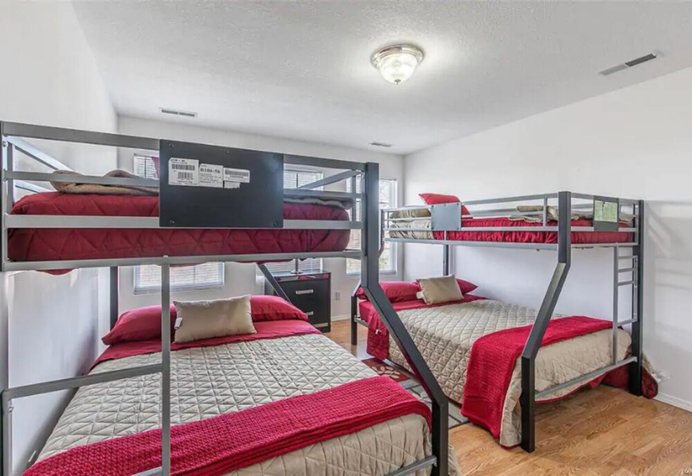 Large Current River Getaway in Doniphan, MO! Hot Tub! Ripley County