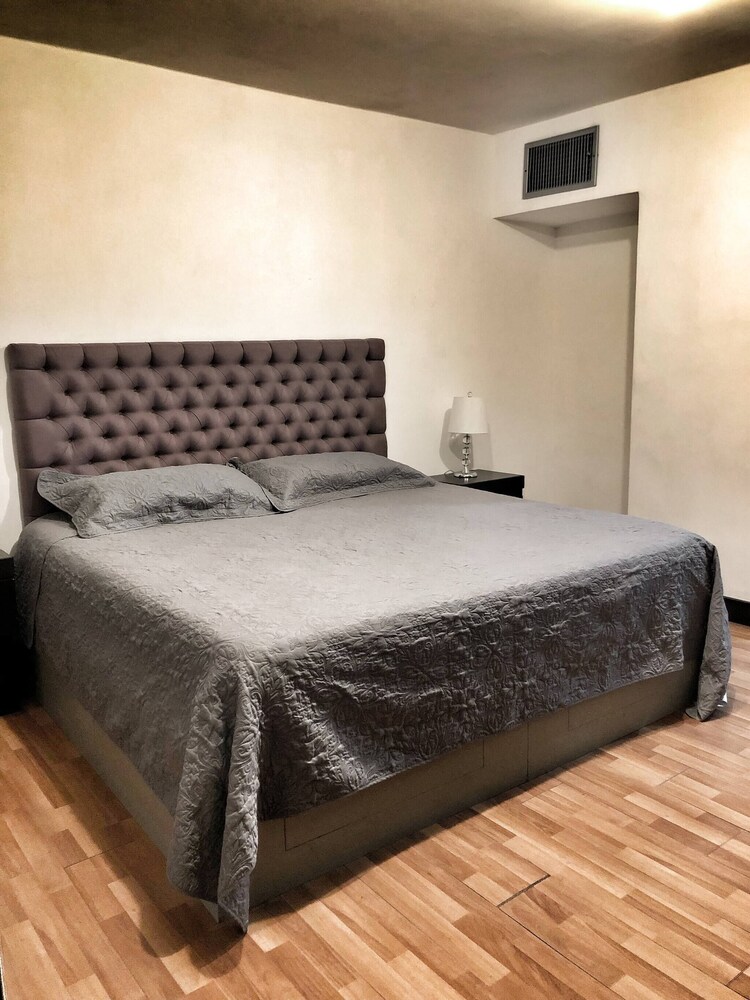 4) Master Suite For 2 People Torreón Vrbo