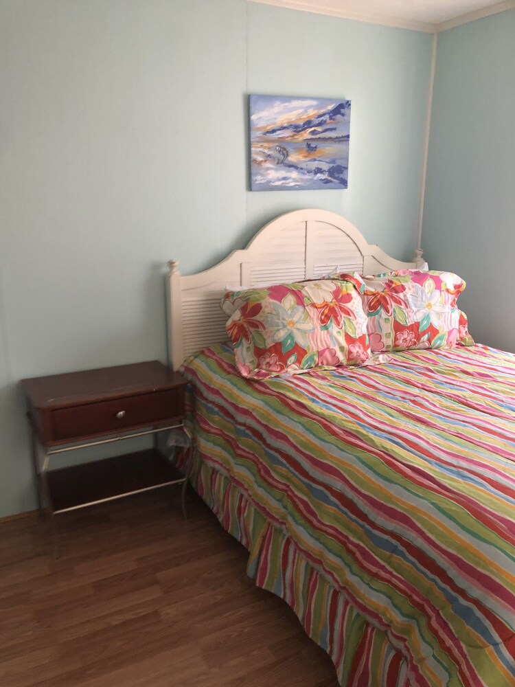 Combs Cottage-- 5 minutes to the beach - SUPER CLEAN-- PET FRIENDLY